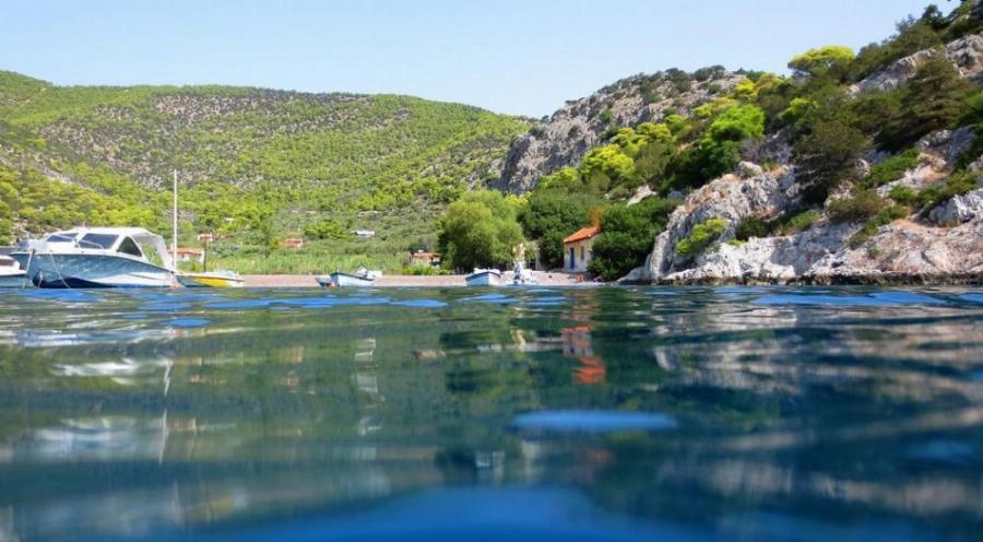 5 παραλίες της Αττικής για να πας αύριο Κυριακή και να νιώσεις σαν σε διακοπές σε νησί