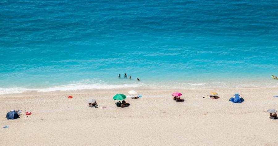 Υποτιμημένα διαμάντια: 3 πανέμορφες και ασφαλείς παραλίες χωρίς πολύ κόσμο που θα γίνουν ανάρπαστες το φετινό καλοκαίρι