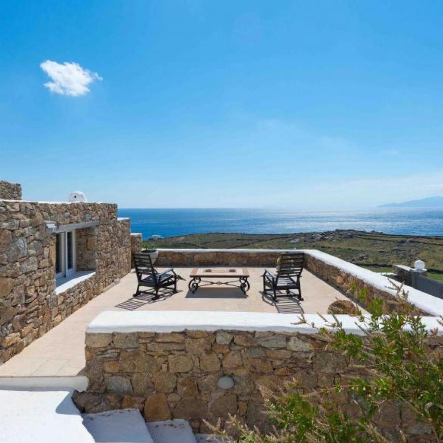 Η εντυπωσιακή βίλα στη Μύκονο που κοστίζει 9,9 εκατ. ευρώ που μαγεύει με τις φωτογραφίες της