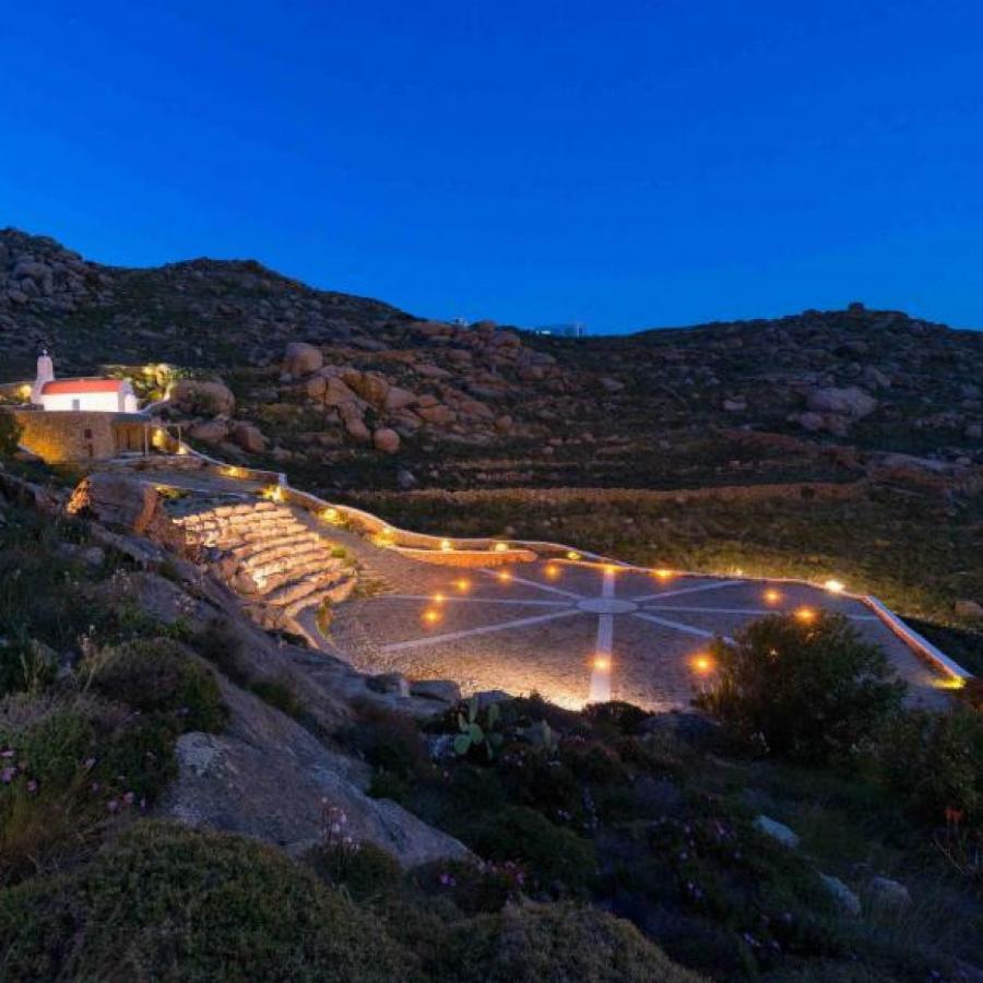 Η εντυπωσιακή βίλα στη Μύκονο που κοστίζει 9,9 εκατ. ευρώ που μαγεύει με τις φωτογραφίες της