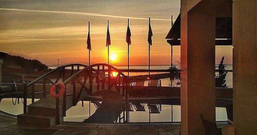 Βρήκαμε για εσάς ένα πανέμορφο ξενοδοχείο για το καλοκαίρι του 2020, μια ανάσα από την Αθήνα, που η booking το αποθεώνει!