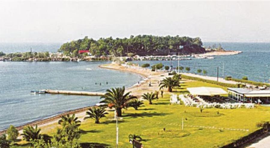 Ξέχνα την Αίγινα: Αυτό το νησάκι βρίσκεται 2 ώρες μακριά από την Αθήνα και πας με τα πόδια