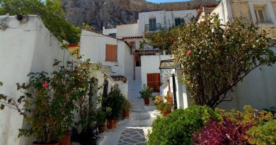 Αναφιώτικα: Η συνοικία των ονείρων στην Αθήνα κρύβει μεγάλα μυστικά