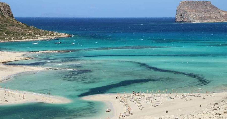 Καλοκαίρι άλλους 3 μήνες περισσότερο: Η ελληνική παραλία που μπορείς να κάνεις μπάνιο μέχρι τον Νοέμβρη