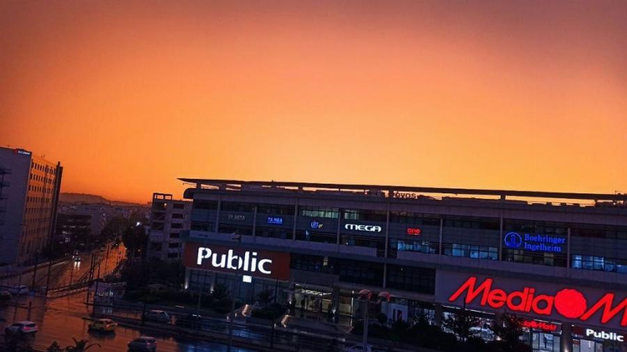 Υπέροχες Εικόνες: Σκόνη και ηλιοβασίλεμα «έβαψαν» πορτοκαλί τον ουρανό της Αττικής