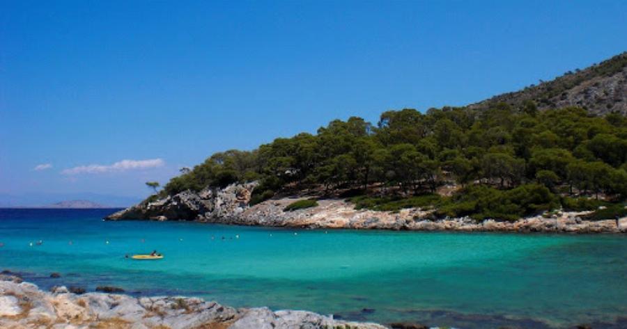 Απόνησος: Μπορεί να θυμίζει Καραϊβική, αλλά βρίσκεται μόλις μια ώρα μακριά από την Αθήνα!