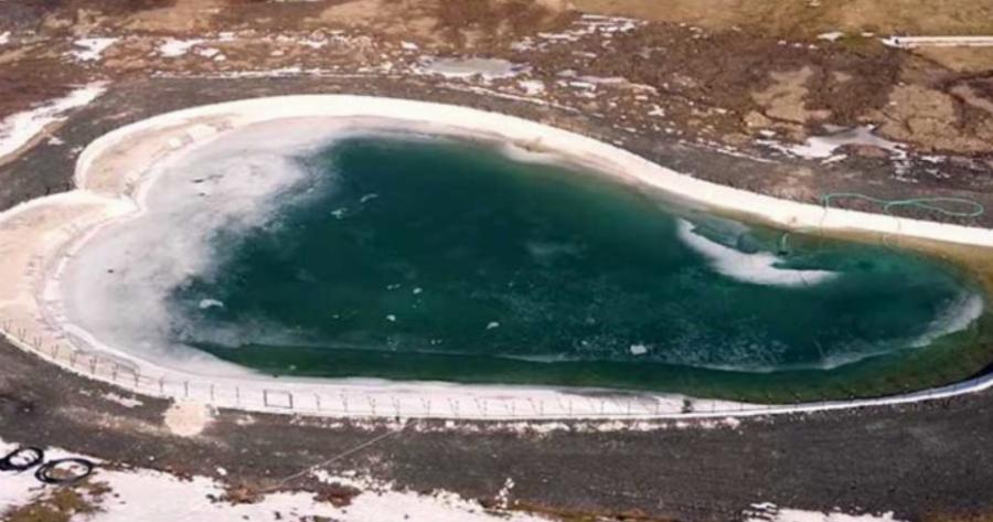 Mέτσοβο: H λίμνη του έρωτα που έχει σχήμα καρδιάς και σμαραγδένια νερά