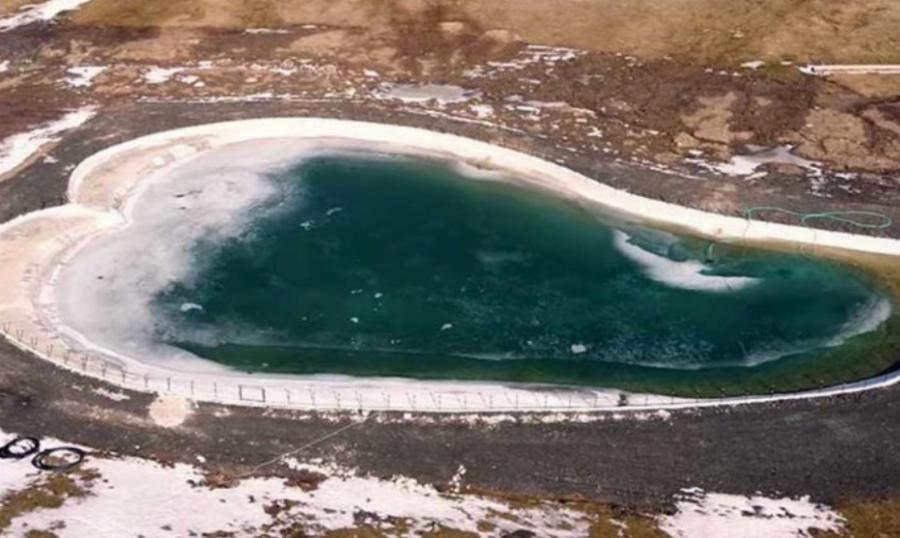 Mέτσοβο: H λίμνη του έρωτα που έχει σχήμα καρδιάς και σμαραγδένια νερά