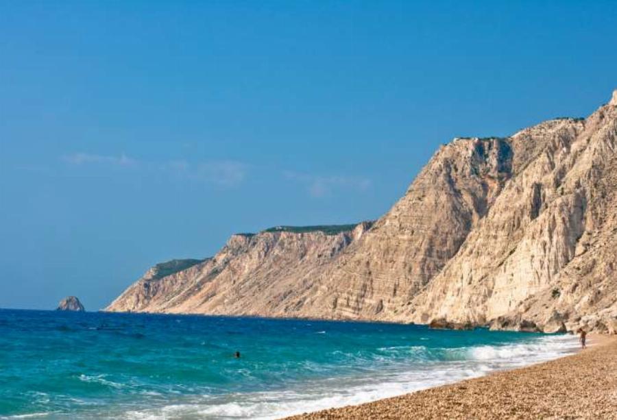 Επικίνδυνη Παραλία: Τολμάς να πας; Η πιο ωραία παραλία της Ελλάδας είναι κλειστή λόγω επικινδυνότητας