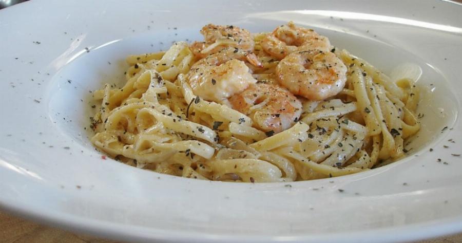 Καλοκαιρινή συνταγή: Έτσι θα φτιάξετε τα μακαρόνια για να είναι light και να γλέιφετε τα δάχτυλά σας