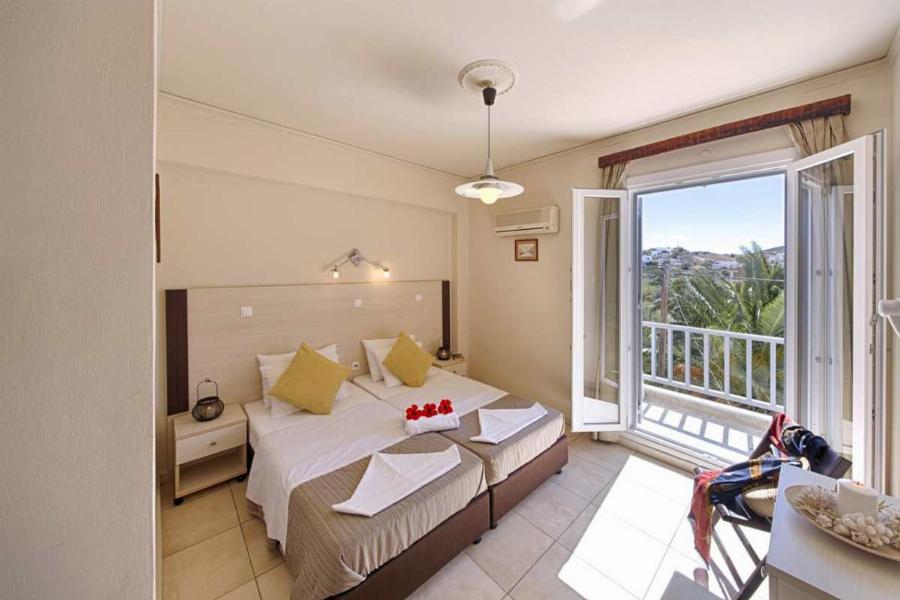 Σύρος διαμονή: 5 τέλεια ξενοδοχεία και διαμερίσματα με μόνο 60 ευρώ τον Αύγουστο!