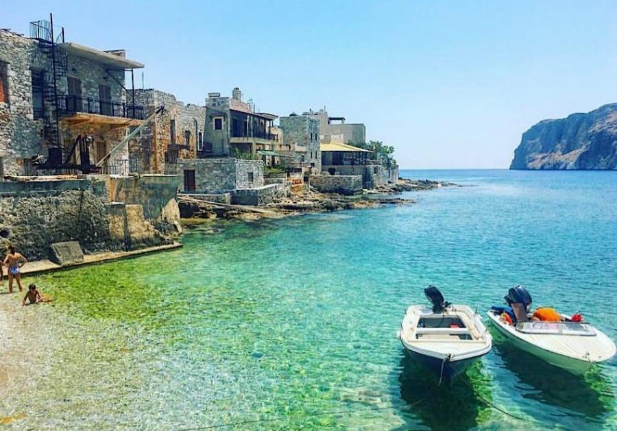 Εμπειρία ζωής! Το ωραιότερο road trip στην Ελλάδα με τις «μυστικές» παραλίες που θα θυμάσαι για μια ζωή