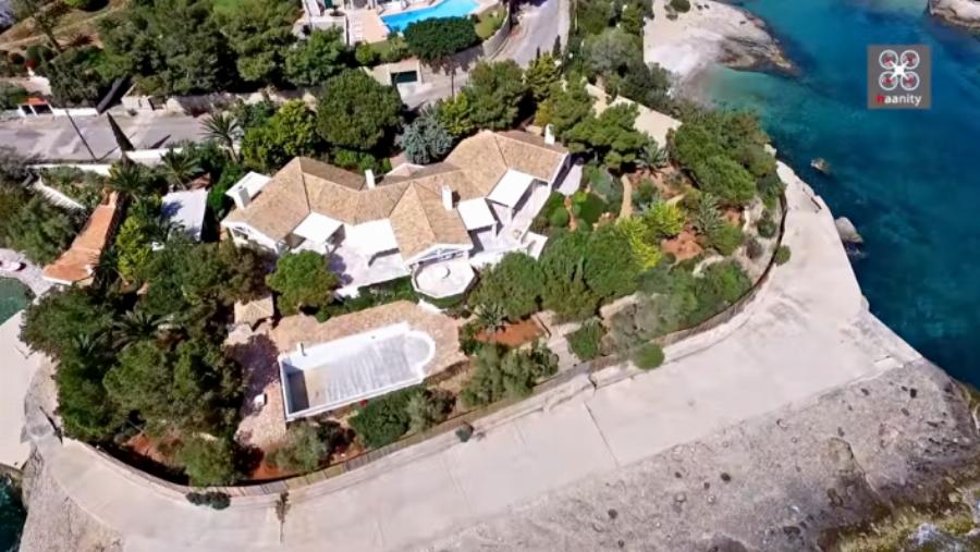 Η Ελληνική Ριβιέρα: Ο παράδεισος των επωνύμων δίπλα στην Αθήνα με τις ακριβότερες βίλες στην Ελλάδα