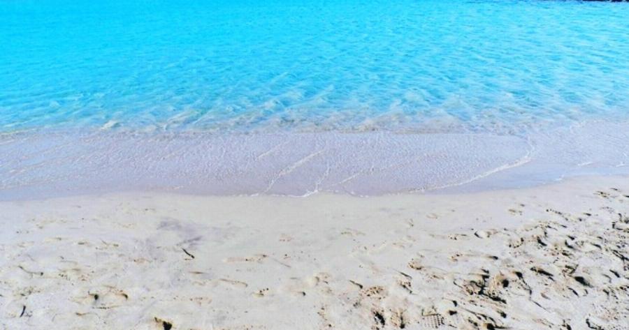 Ασφαλείς διακοπές: Το νησί που δεν κοιμάται ποτέ είναι ιδανικό για ζευγάρια και οικογένειες