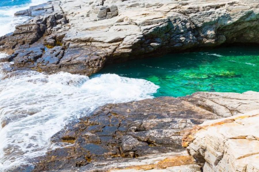 Η Φυσική Πισίνα – όνειρο που θα σε κάνει να κλείσεις αμέσως εισιτήρια για το πιο πράσινο νησί της Ελλάδας