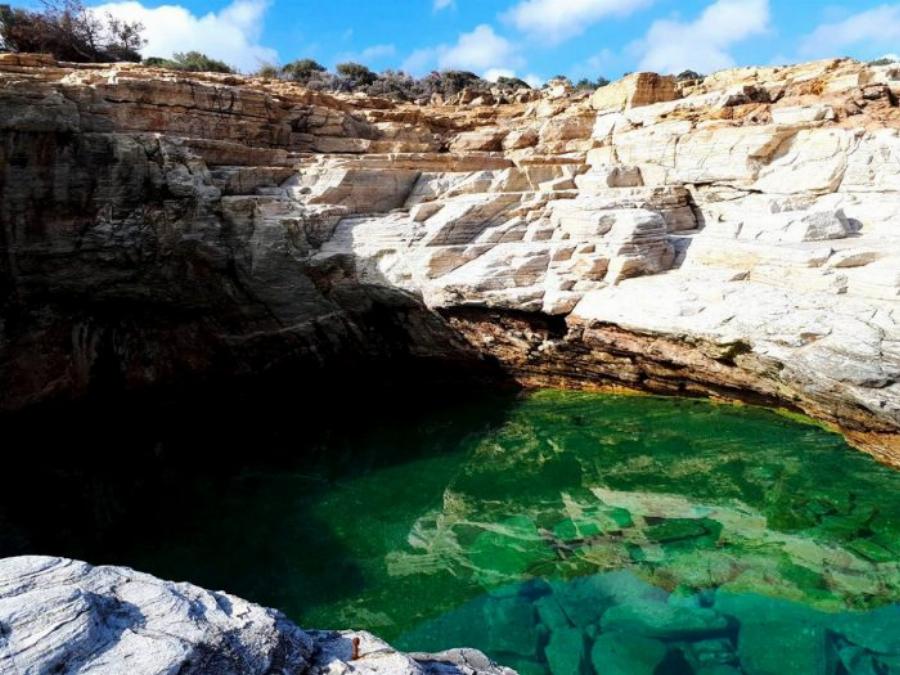 Η Φυσική Πισίνα – όνειρο που θα σε κάνει να κλείσεις αμέσως εισιτήρια για το πιο πράσινο νησί της Ελλάδας
