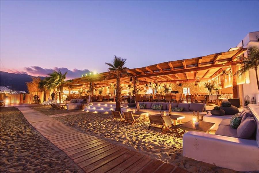 «Το κλάμα βγήκε από τη… Μύκονο»: Στο ναδίρ οι κρατήσεις στο αγαπημένο νησί