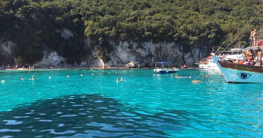 Η «Καραϊβική της Ελλάδας»: Το παραθαλάσσιο χωριό που αποθεώνουν φέτος οι χρήστες του Tripadvisor