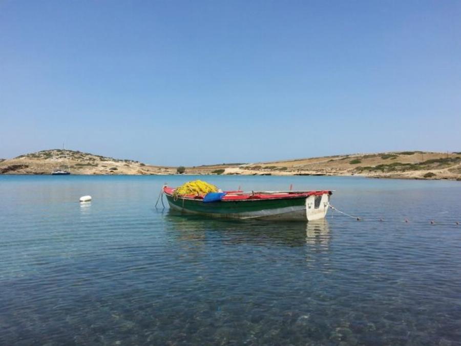 Ποια Πάρος; Εδώ θα βρεις 18 παραλίες που πας με τα πόδια και φτηνές τιμές για ονειρικές διακοπές