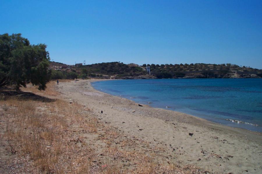 Ποια Πάρος; Εδώ θα βρεις 18 παραλίες που πας με τα πόδια και φτηνές τιμές για ονειρικές διακοπές