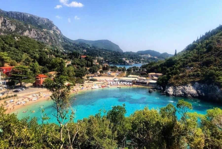 Ξεκούραστες διακοπές, ονειρικό φαγητό και κυρίως ασφάλεια: Αυτό το νησί του Ιονίου τα έχει όλα!