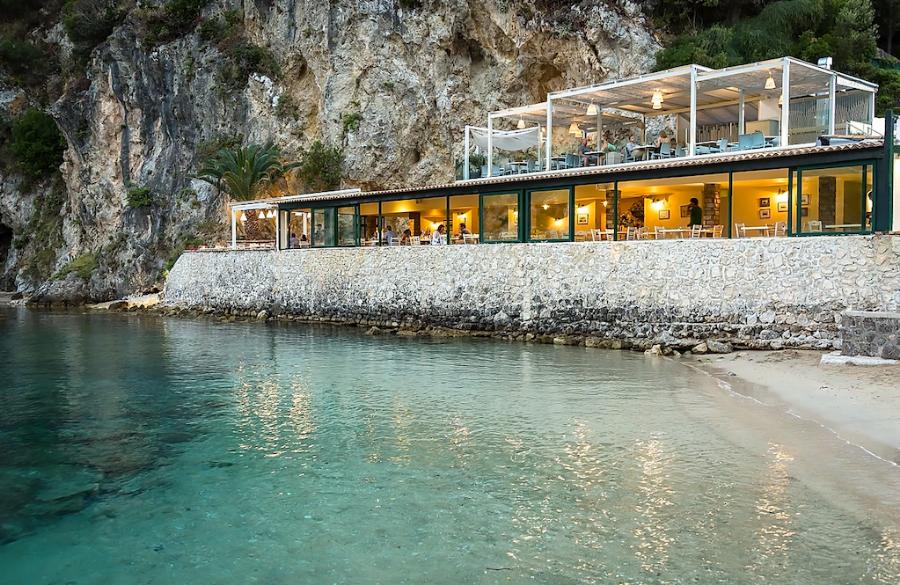 Ξεκούραστες διακοπές, ονειρικό φαγητό και κυρίως ασφάλεια: Αυτό το νησί του Ιονίου τα έχει όλα!