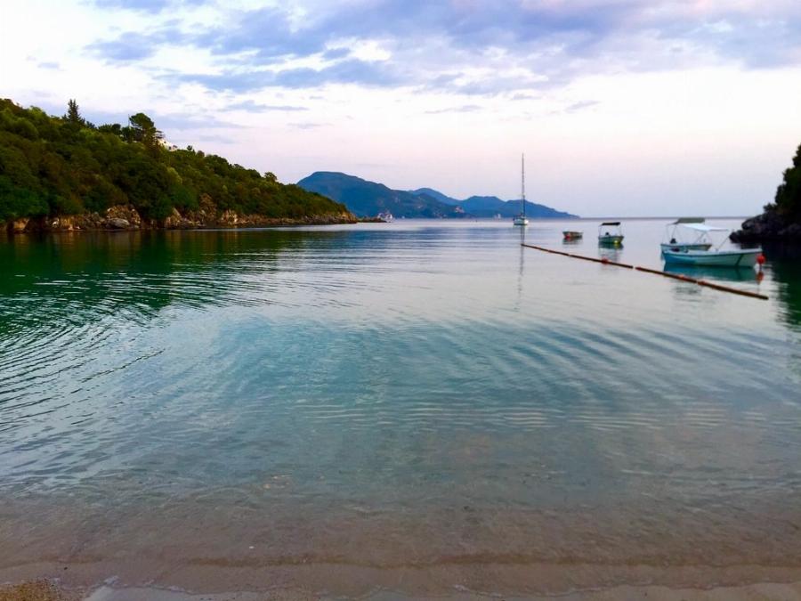 Η «Καραϊβική της Ελλάδας»: Το παραθαλάσσιο χωριό που αποθεώνουν φέτος οι χρήστες του Tripadvisor