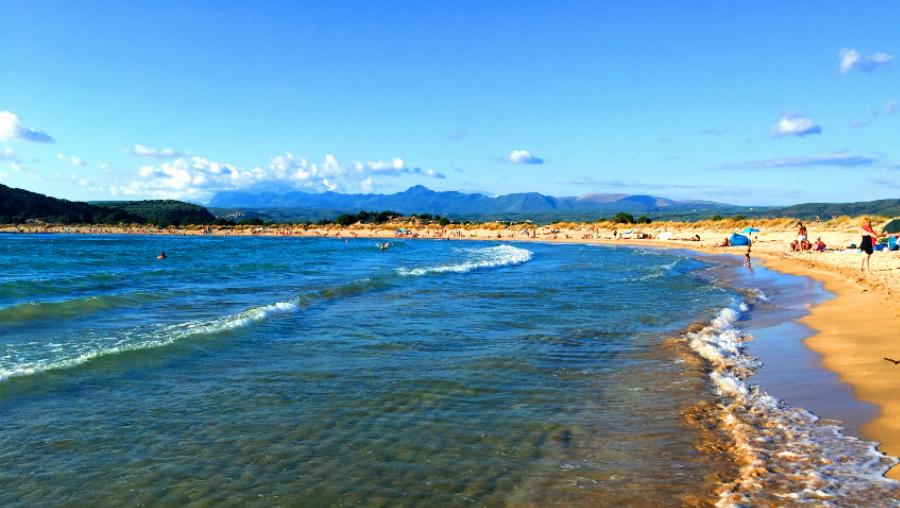 3 ώρες από την Αθήνα, χωρίς πλοίο: Η παραλία που θεωρείται «η ωραιότερη του κόσμου» είναι η πιο φτηνή και ιδανική επιλογή