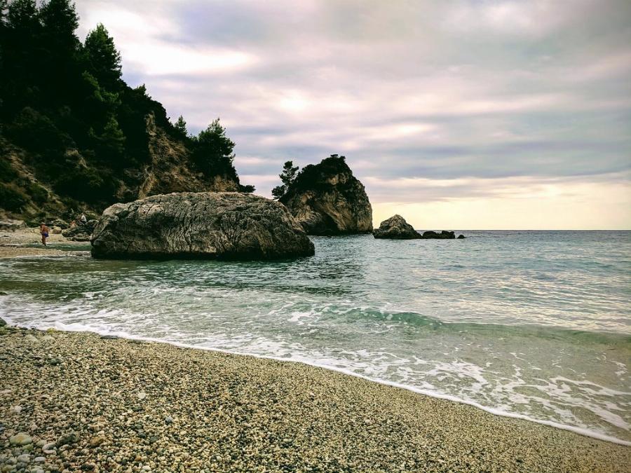 Ούτε Κρήτη, ούτε Νάξος: Στον πιο αναπτυσσόμενο προορισμό στην Ελλάδα που βάζει κάτω τα καλύτερα νησιά πας με αμάξι