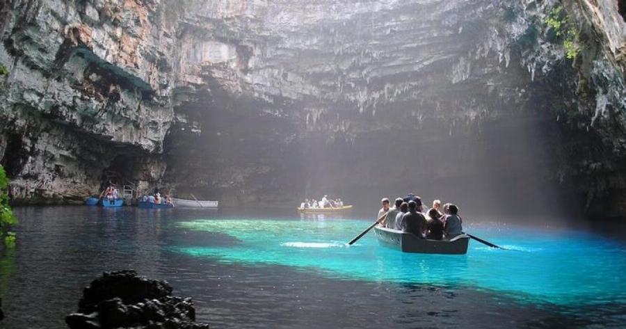 Μελισσάνη: Η εντυπωσιακότερη λίμνη του κόσμου βρίσκεται στη Κεφαλόνια!