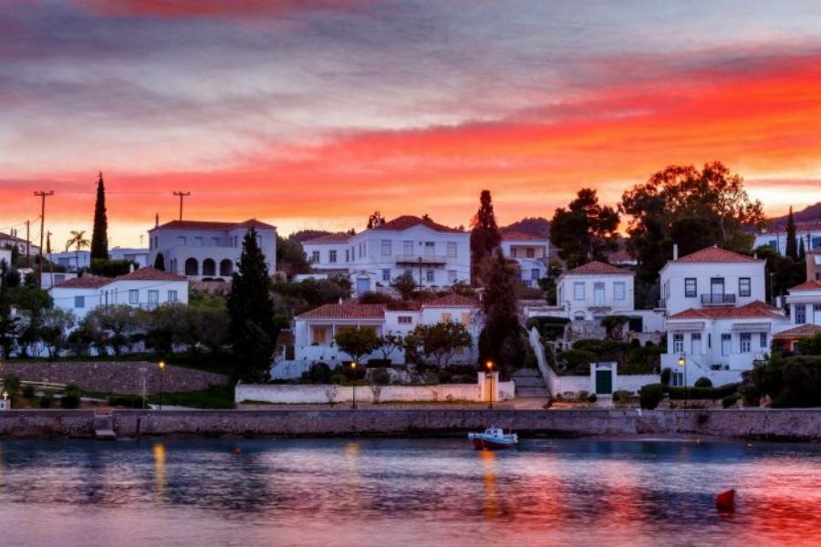 200 ευρώ για 4 μέρες: Το ιδανικό Ελληνικό νησί για καλοκαιρινές διακοπές εξπρές πριν τις κανονικές του Αυγούστου