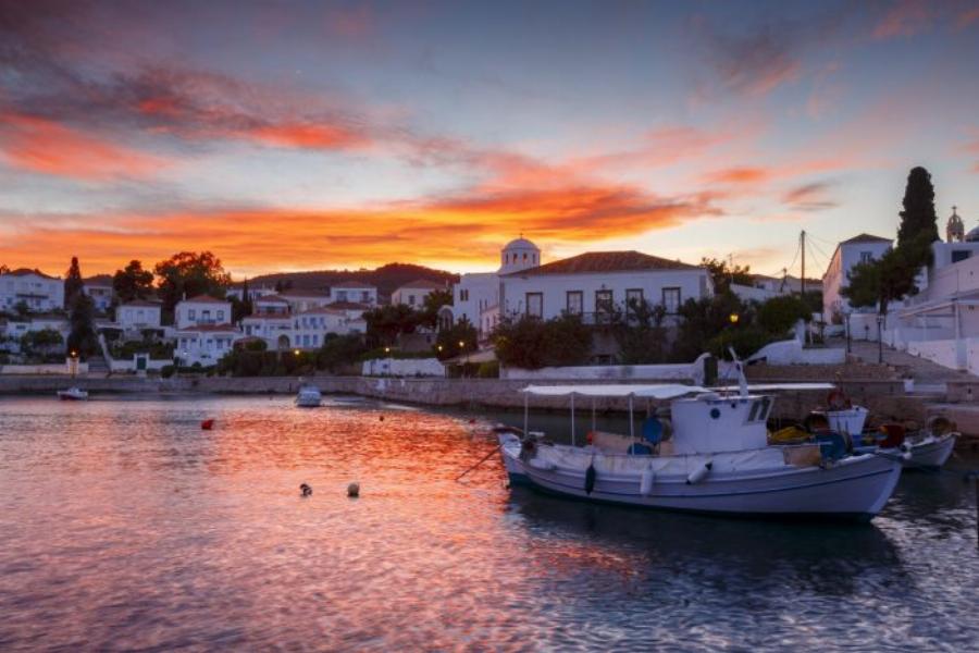 200 ευρώ για 4 μέρες: Το ιδανικό Ελληνικό νησί για καλοκαιρινές διακοπές εξπρές πριν τις κανονικές του Αυγούστου