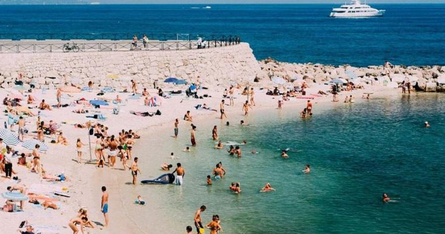 Κορονοϊός Καλοκαίρι: Μεταδίδεται ταχύτατα και με τη ζέστη – Τα νέα στοιχεία