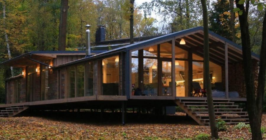 Σπίτια 8 δωματίων, από μέταλλο και ξύλο, χτίζονται σε 10 μέρες και κοστίζουν όσο μία γκαρσονιέρα