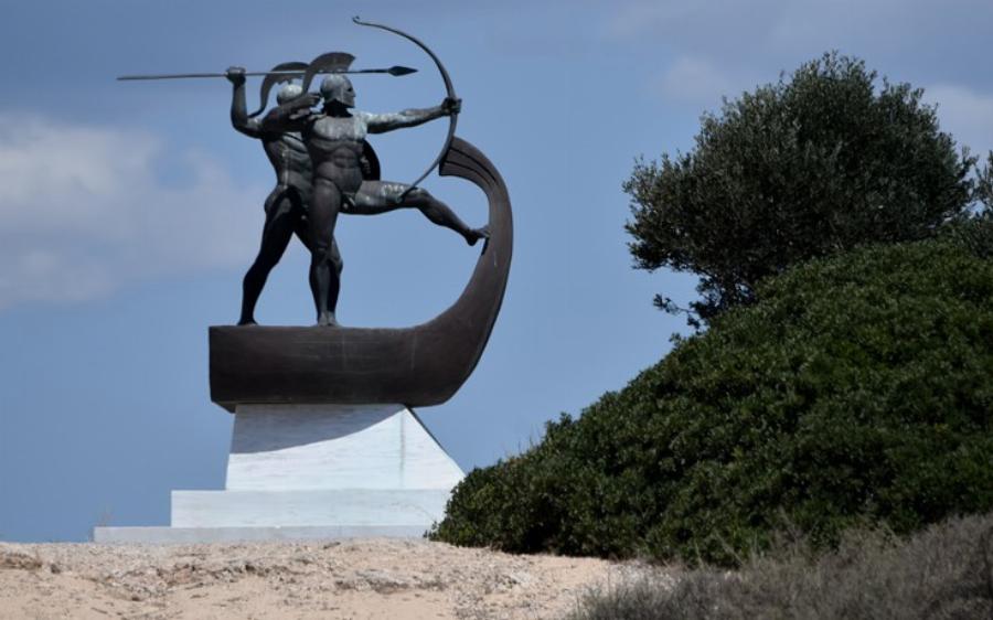 Μύκονος των φτωχών: Ένα τσιγάρο δρόμος από την Αθήνα, φθηνή διαμονή, υπέροχο φαγητό και ξέφρενη διασκέδαση