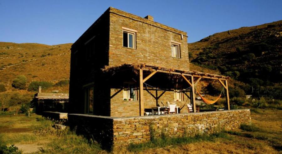 Αληθινός Παράδεισος! Για πρώτη φορά το εσωτερικού του σπιτιού της Μενεγάκη στα Αχλά της Άνδρου