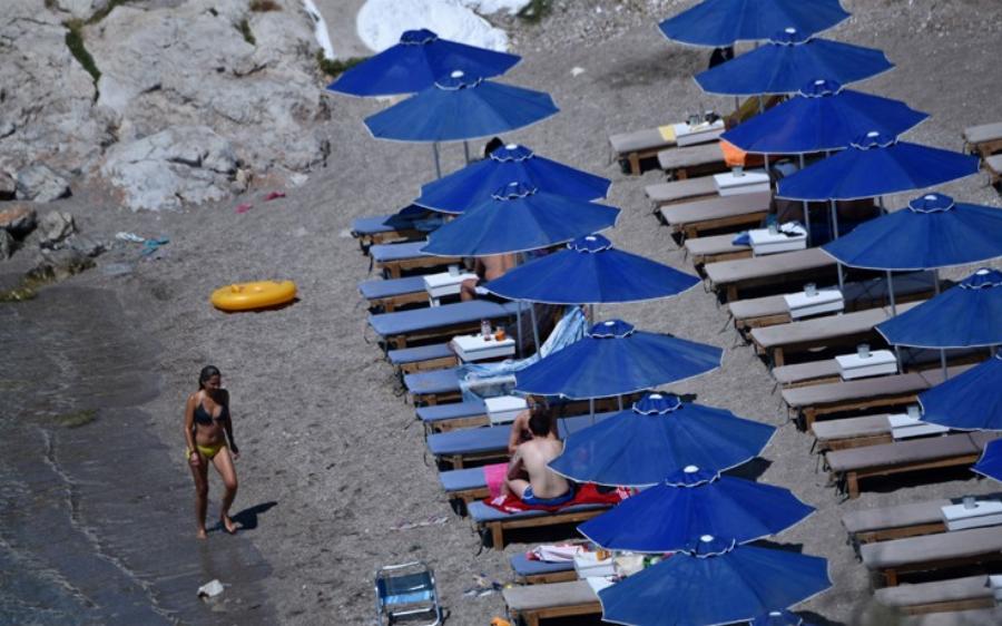 Μύκονος των φτωχών: Ένα τσιγάρο δρόμος από την Αθήνα, φθηνή διαμονή, υπέροχο φαγητό και ξέφρενη διασκέδαση