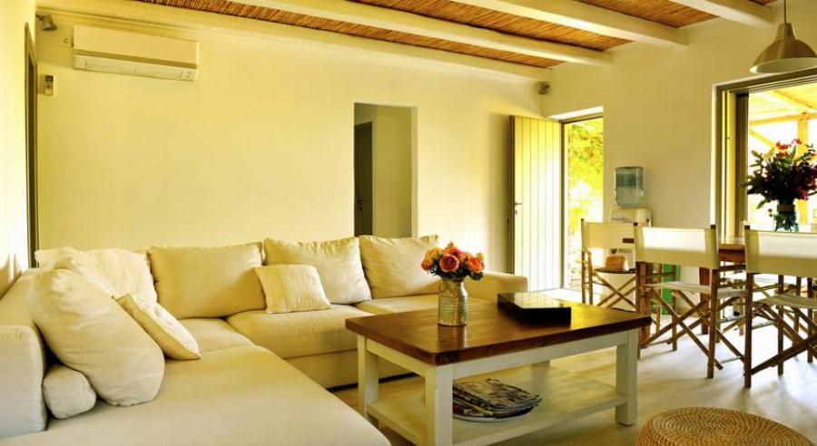 Αληθινός Παράδεισος! Για πρώτη φορά το εσωτερικού του σπιτιού της Μενεγάκη στα Αχλά της Άνδρου