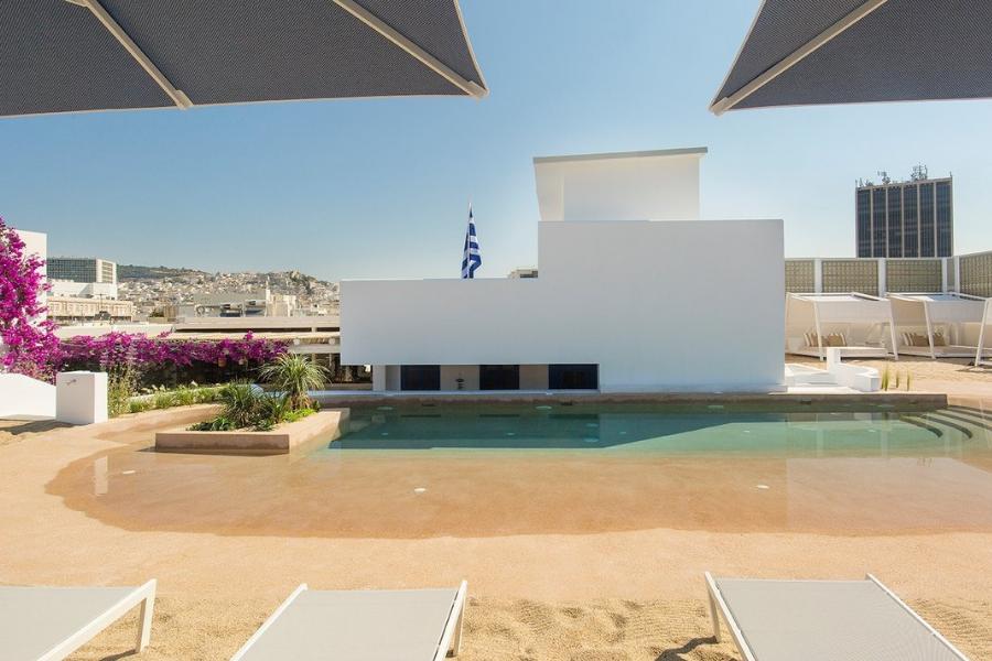 Mavili Beach: Ένα νησί μέσα την πλατεία Μαβίλη. Γνωρίστε το νέο κόσμημα της Αθήνας που θυμίζει παραλία