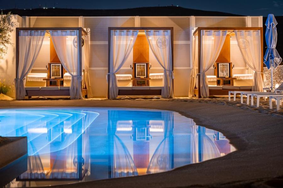 Mavili Beach: Ένα νησί μέσα την πλατεία Μαβίλη. Γνωρίστε το νέο κόσμημα της Αθήνας που θυμίζει παραλία