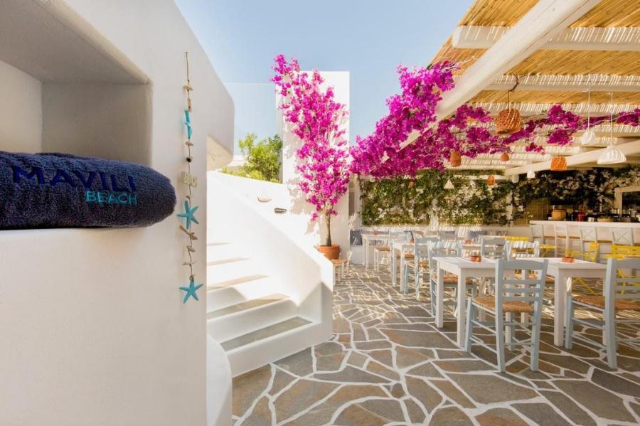 Mavili Beach: Ένα νησί μέσα την πλατεία Μαβίλη. Γνωρίστε το νέο κόσμημα της Αθήνας που θυμίζει παραλία