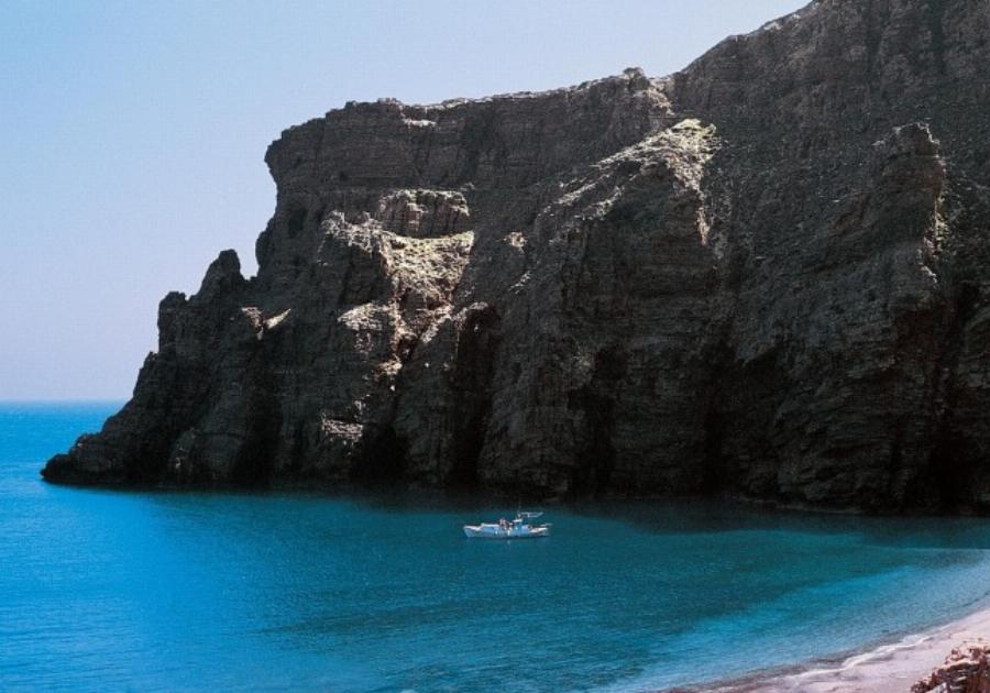 Αρχάμπολη: Γνωρίστε την πιο μυστική παραλία της Εύβοιας, με την κατάλευκη άμμο, που οι Αθηναίοι αγνοούν