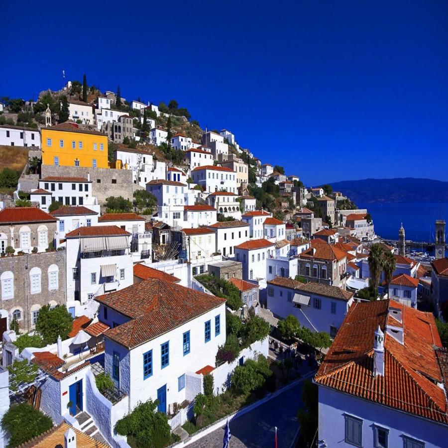 Δίνεις 27€ και σε 90 λεπτά από την Αθήνα είσαι σε ένα παράδεισο χωρίς αυτοκίνητα, υπέροχα τοπία και φθηνό φαγητό