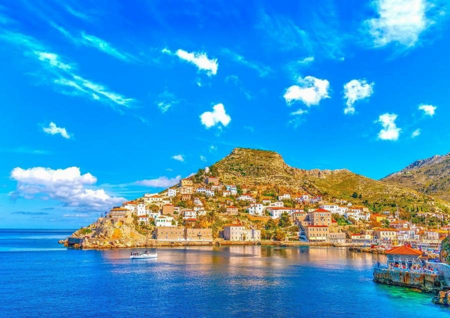 Δίνεις 27€ και σε 90 λεπτά από την Αθήνα είσαι σε ένα παράδεισο χωρίς αυτοκίνητα, υπέροχα τοπία και φθηνό φαγητό