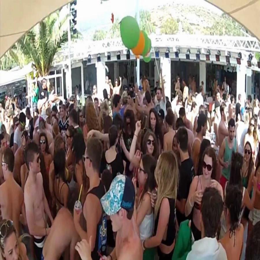 Το Σάο Παόλο της Ελλάδας: Το νησί που πας για ξέφρενα πάρτι και βάζει κάτω την Μύκονο