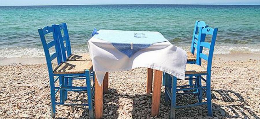 3 ταβέρνες δίπλα στη θάλασσα για να τις απολαύσεις με λιγότερα από 15 €