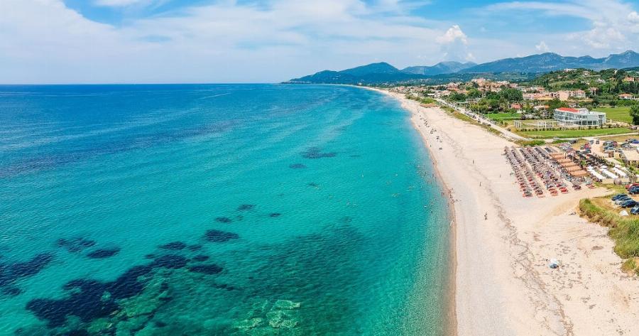 Μονολίθι Πρέβεζας: Γνωρίστε τη μεγαλύτερη παραλία με άμμο στην Ευρώπη