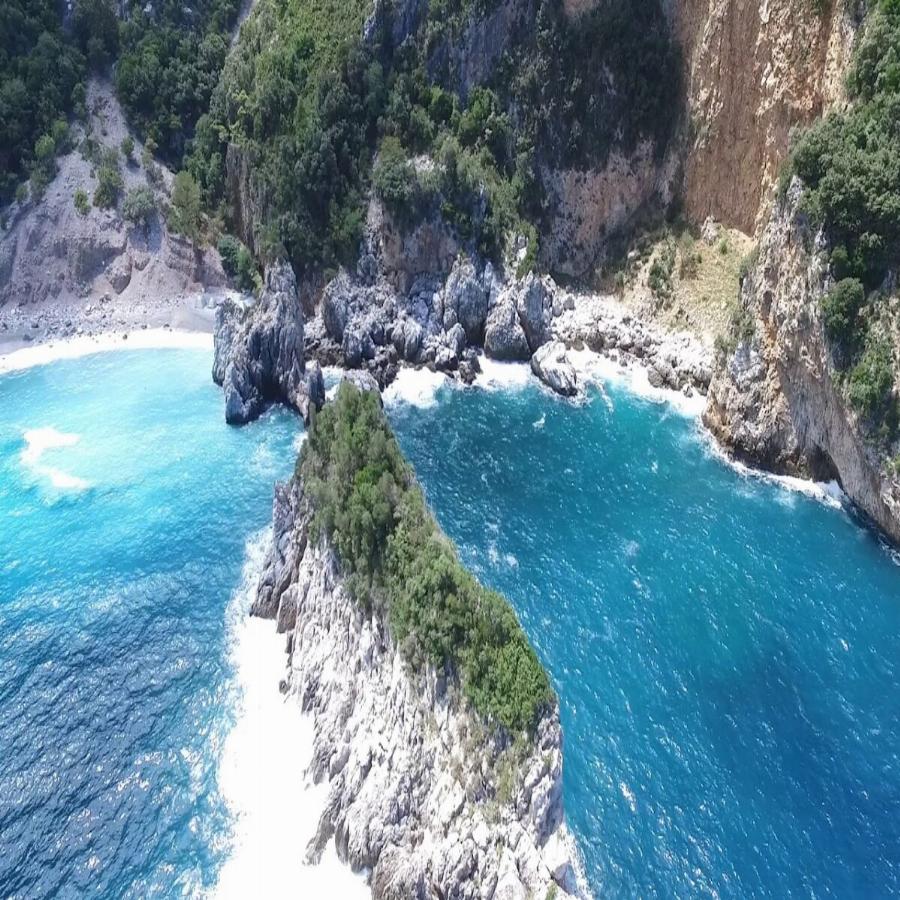 Θαψά: Είναι 1,5 ώρα μακριά από την Χαλκίδα, φτάνεις μόνο με 4*4 , δεν έχει εισόδο και θα κάνεις την καλύτερη βουτιά της ζωής σου