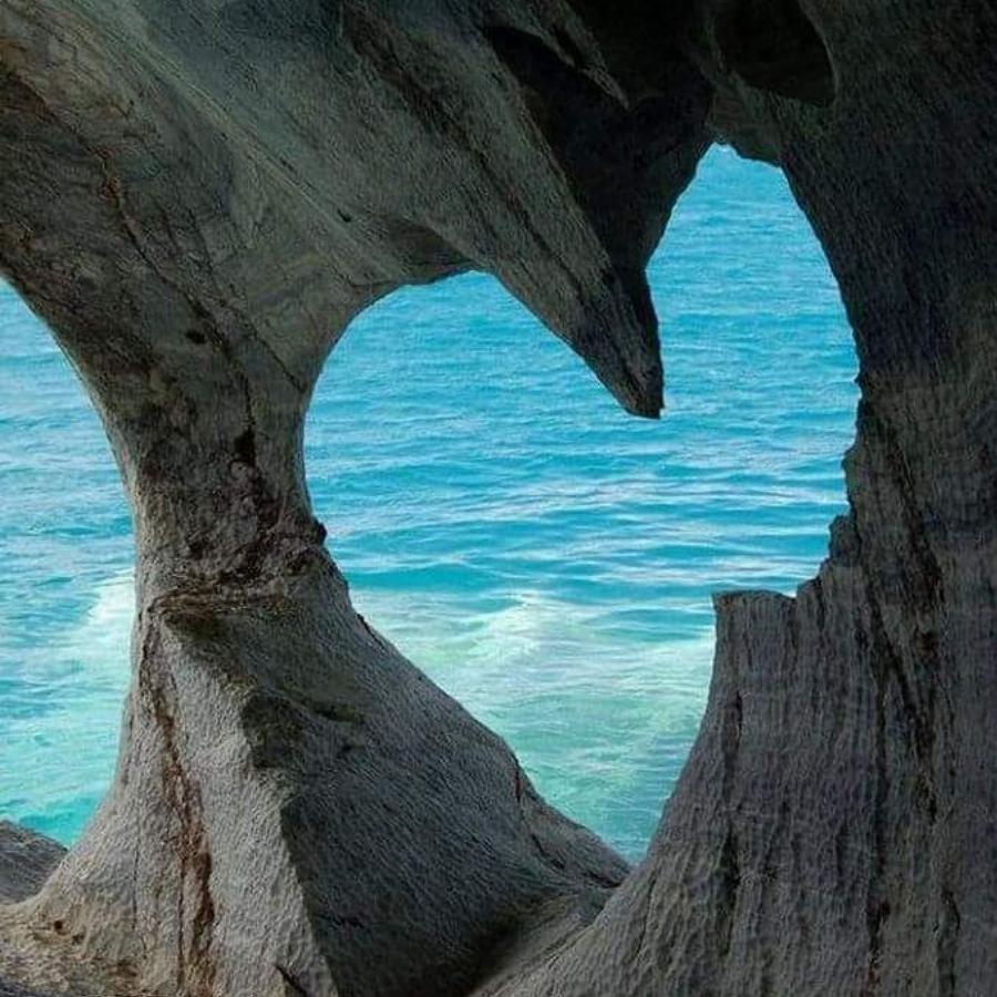 Αντίο Σαντορίνη! Αυτό είναι το απόλυτο νησί για να ζεστάνεις τον έρωτά σου το καλοκαίρι του 2020