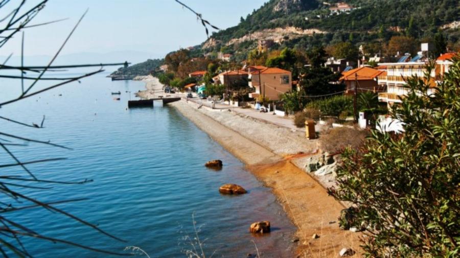 Ήλια: Γνωρίστε την παραλία της Εύβοιας  που μπορείς να κάνεις μπάνιο μέχρι τον Νοέμβρη